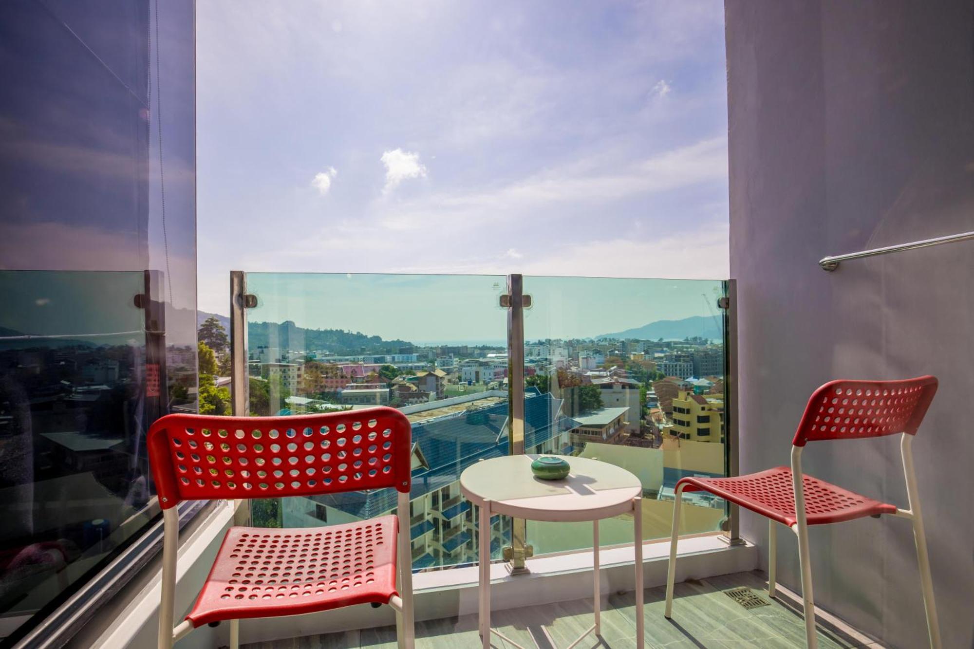 Kana Triple L Hotel Phuket普吉岛卡娜3L酒店 Patong Exterior photo
