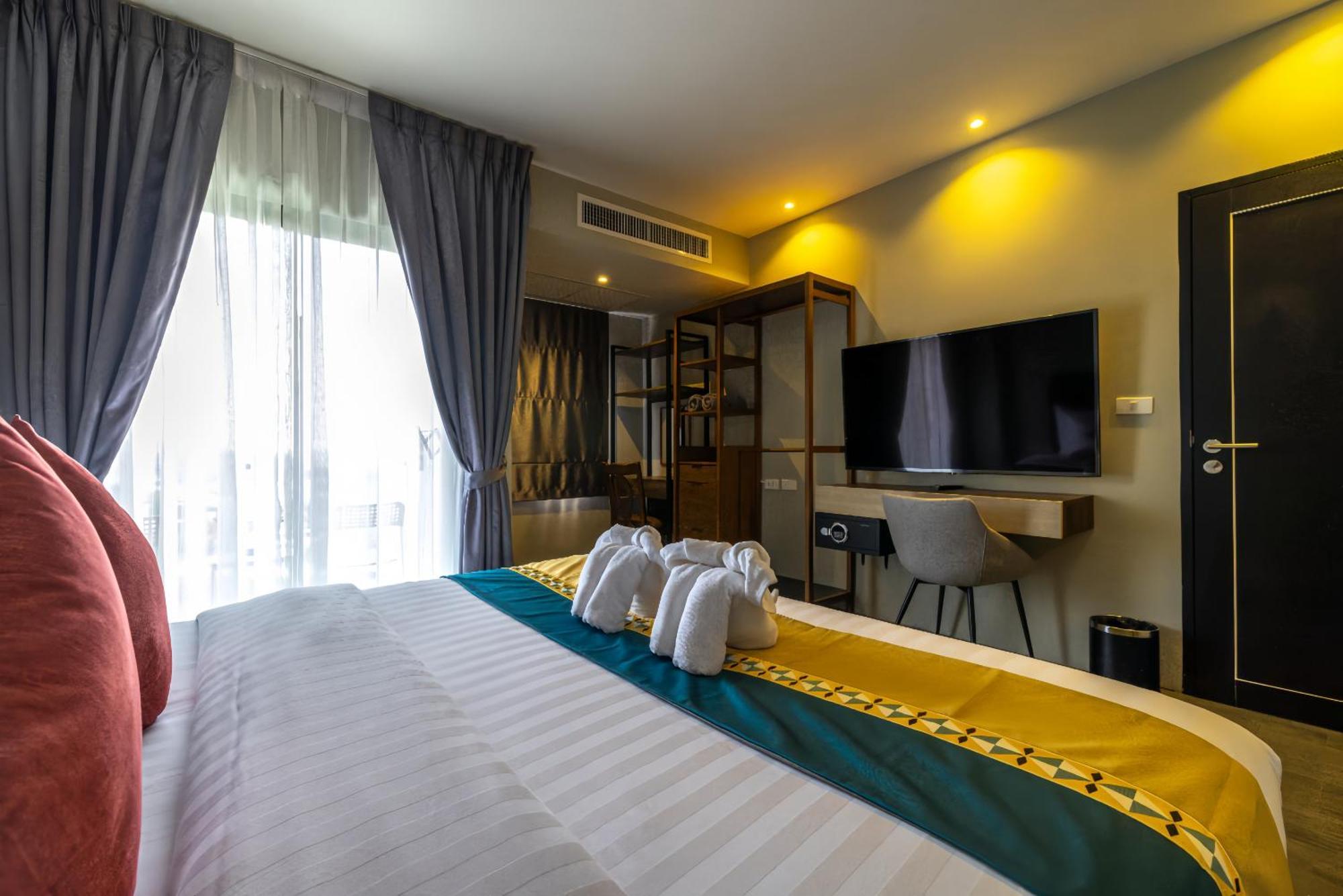 Kana Triple L Hotel Phuket普吉岛卡娜3L酒店 Patong Exterior photo